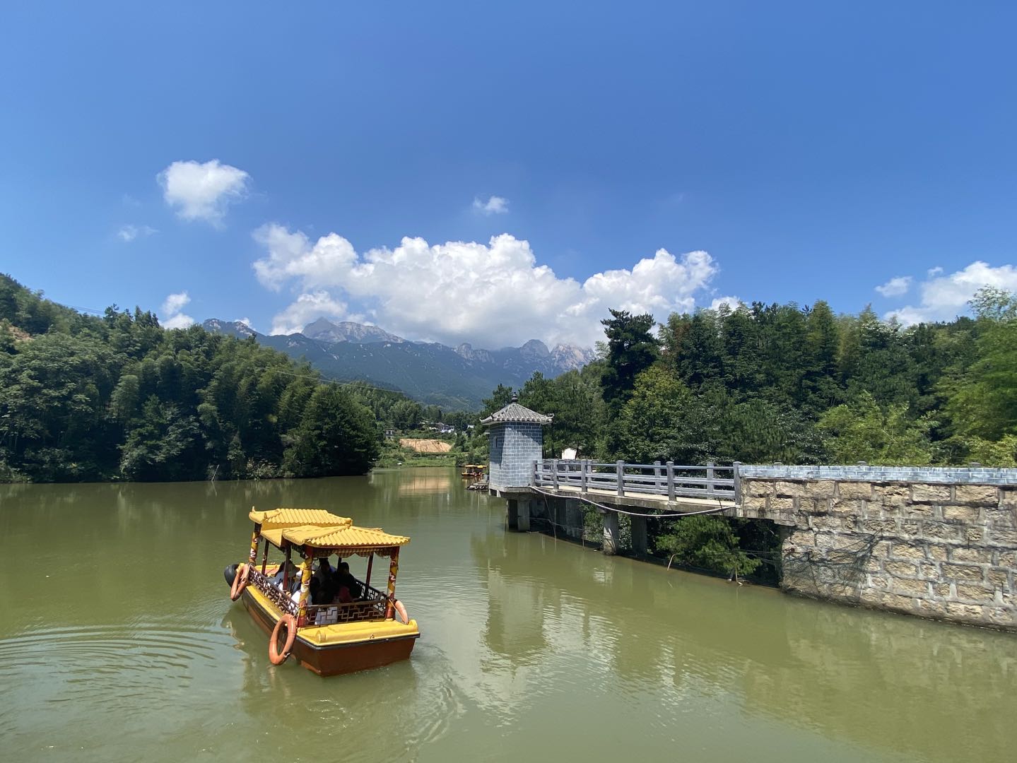 天柱山大峡谷桃源湖